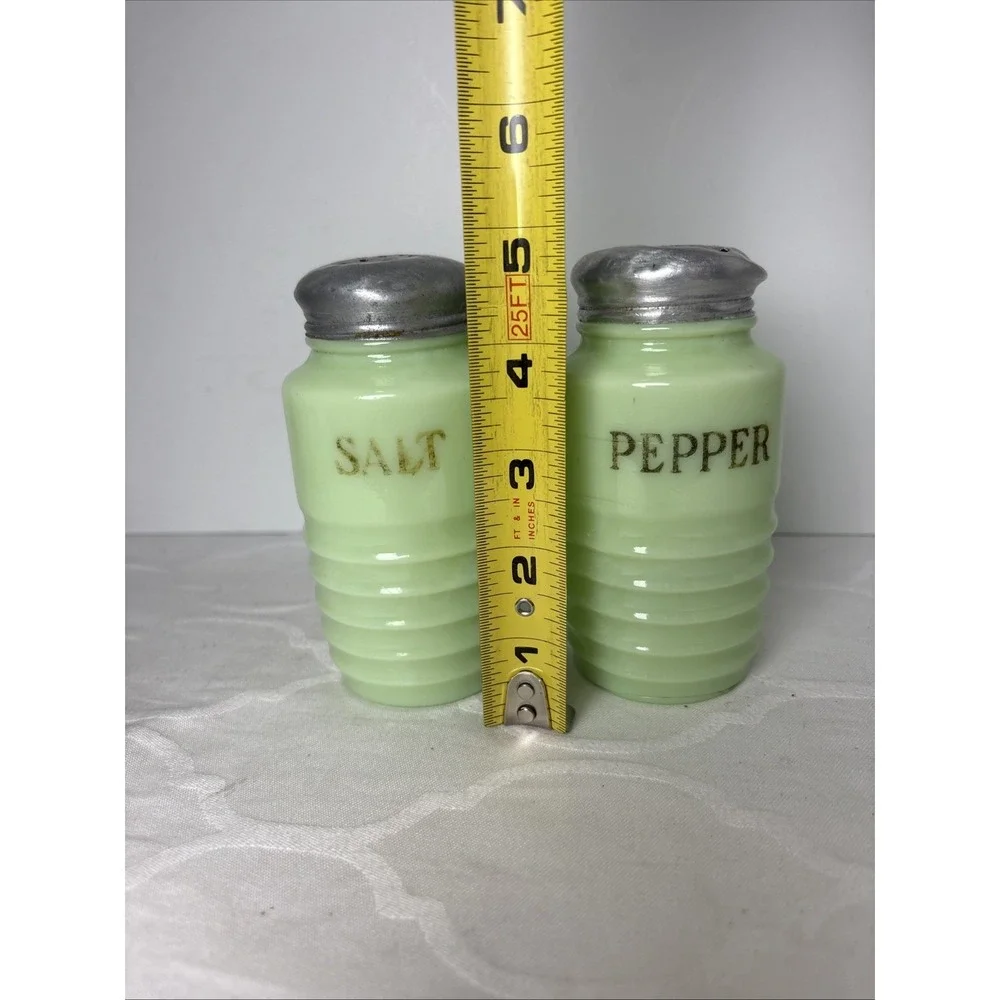 Vintage Jadeite Green Glass Salt & Pepper Beehive Uranium Shakers Set